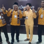 Pengurus Partai Hanura Sidoarjo saat mendaftarkan bacaleg ke KPU Sidoarjo, Minggu (14/5/2023). Foto: Mustain/BANGSAONLINE.com