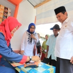 Wali Kota Masud Yunus ketika melihat penyaluran BPNT.