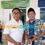 Wakil Direktur RSUD Syamrabu Bangkalan, Catur Budi Keswardiono (kiri), saat bersama Ketua Komisi D DPRD Bangkalan, Nurhasan (kanan). Foto: SUBAIDAH/BANGSAONLINE