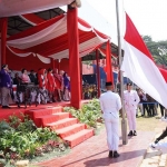 Pj Wali Kota Kediri, Zanariah, saat bertindak sebagai inspektur upacara bendera HUT RI ke-79. Foto: Ist.