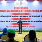 Pj Gubernur Jatim saat memberi sambutan.