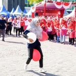 
Para pegawai Pemkab Lamongan saat mengikuti lomba agustusan.