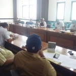 Rakor Komisi II DPRD Pasuruan dengan lintas OPD membahas penaganganan pasca banjir bandang.