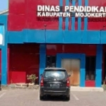 Kantor Dinas Pendidikan Kabupaten Mojokerto.