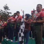 Ratusan atlet lari 10 K CPYJ Run saat diberangkatkan Danrem 082/CPYJ Kol. Arm. Budi Suwanto. foto: YUDI EP/ BANGSAONLINE 