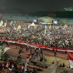 Suasana bersholawat bareng yang digelar oleh Banser di Gelora Delta Sidoarjo, Sabtu (14/12/2019) malam.