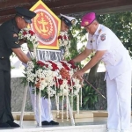 Komandan Kodiklatal Letjen TNI Marinir Nur Alamsyah memimpin ziarah dan tabur bunga di Makam Presiden Pertama RI Ir. Soekarno.