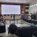 Rekapitulasi suara Pemilu 2024 di Kantor KPU Surabaya.