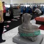 Para seniman saat berkumpul di Museum Airlangga Kota Kediri menggelar diskusi pelestarian cagar budaya. foto: arif kurniawan/ BANGSAONLINE