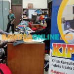 Pelaku UMKM di Kota Mojokerto saat mendaftar program Kipper. Foto: YUDI EKO PURNOMO/BANGSAONLINE