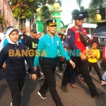 Ning Ita saat mengikuti jalan santai dalam rangka memperingati Hari Jadi ke-105 Kota Mojokerto. Foto: ROCHMAT SAIFUL ARIS/BANGSAONLINE