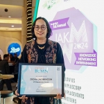 Direktur Operasi & Produksi Petrokimia Gresik, Digna Jatiningsih, usai menerima penghargaan Dewi BUMN 2024 di Jakarta.