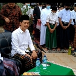  Prof Dr KH Asep Saifuddin Chalim, MA, dan KH Imam Jazuli, Lc, MA di tengah para santri Pondok Pesantren Bina Insan Mulia Cisaat Cirebon Jawa Barat, Kamis (21/10/2021). Foto: MMA/BANGSAONLINE.com