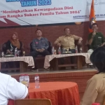 Kabid Kewaspadaan Nasional dan Penanganan Konflik Bakesbangpol Kabupaten Mojokerto, Roul Amrulloh, saat memberi pemaparan.