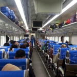 Suasana di dalam kereta. Foto: Ist