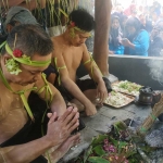 Ritual adat Keduk Beji yang dilakukan oleh Warga Tawun Ngawi.