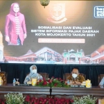 Wali Kota Mojokerto Ika Puspitasari saat membuka Sosialisasi dan Evaluasi Sistem Informasi Pajak Daerah Kota Mojokerto Tahun 2021 di Pendopo Pemkot Mojokerto, Kamis (4/11/2021).