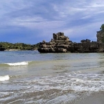 Pemandangan salah satu pantai yang ada di wilayah JLS Blitar.