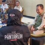 Bupati Jember, Hendy Siswanto, saat menyambut petugas pemutakhiran data pemilih atau Pantarlih dari KPU.