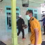 Kegiatan fogging untuk berantas penyebaran nyamuk.