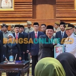 Gubernur Khofifah saat melantik dan mengambil sumpah jabatan Pj bupati dan wali kota. Foto: DEVI FITRI AFRIYANTI/BANGSAONLINE