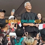 Ganjar Pranowo bersama Ketua GSI, Roy Marten, dalam acara di Sidoarjo. Foto: MUSTAIN/BANGSAONLINE