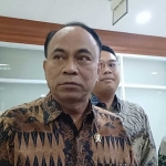 Menkominfo, Budi Arie Setiyadi, saat digedung DPR RI, Selasa (10/9/2024). Foto: Kompas.com.