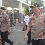 Komjen Pol. Condro Kirono di sela-sela sidak ke Terminal Purabaya, Bungurasih, Sidoarjo.