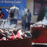 Bea Cukai Blitar Musnahkan Ratusan Ribu Batang Rokok Ilegal.