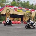 Pos Terpadu di Kawasan Alun-Alun Jember yang materialnya dari bahan ramah lingkungan.