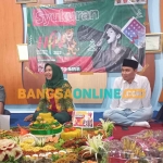 Gus Barra dan Ning Ita saat menghadiri syukuran dalam rangka memperingati HPN 2023. Foto: ROCHMAT SAIFUL ARIS/BANGSAONLINE