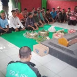 Berbagai komunitas ziarah ke makam Pak Sakera menjelang bulan Ramadhan.