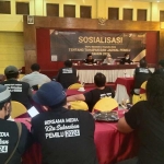 KPU Ngawi saat menggelar sosialisasi bersama insan media.