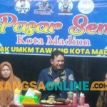 Wali Kota Madiun, Maidi, saat memberi sambutan sebelum membuka pasar seni. Foto: HENDRO SUHARTONO/BANGSAONLINE