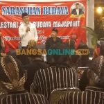 Wakil Bupati Mojokerto, Muhammad Al Barra atau yang akrab disapa Gus Barra, saat memberi sambutan dalam Sarasehan Budaya. Foto: ROCHMAT SAIFUL ARIS/BANGSAONLINE