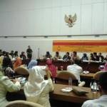 Suasana dialog antara pemain Mahabharata, anggota dewan, mahasiswa, dan pers. foto: kapanlagi.com