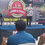 Wakil Bupati Mojokerto, Muhammad Al Barra, saat memberi sambutan di hadapan ratusan awak media.