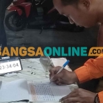 Partai Buruh Kabupaten Kediri saat mendaftarkan Bacalegnya di KPU. Foto: MUJI HARJITA/BANGSAONLINE