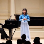 Beatrice Jean Consolata Gobang, pelajar SMP asal Indonesia, saat tampil di Carnegie Hall, New York City (NYC), Amerika Serikat.