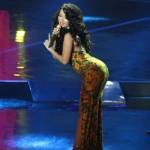 Zaskia Gotik yang punya nama asli Syurkianih saat show bergaya "bebek nungging". foto: okezone