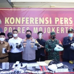 Kapolres Mojokerto AKBP Dony Alexander saat jumpa pers di Mapolres Mojokerto, Jalan Gajah Mada, Kecamatan Mojosari, Senin (3/5/2021). (foto: ist)