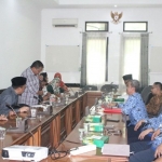 Suasana saat raker antara tim pansel dengan Komisi II DPRD Kabupaten Pasuruan.

