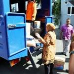 ?Wali Kota Tri Rismaharini memimpin sendiri persiapan pengiriman bantuan untuk bencana Garut. Foto:humas