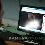 Postingan foto bugil diberanda akun facebook 