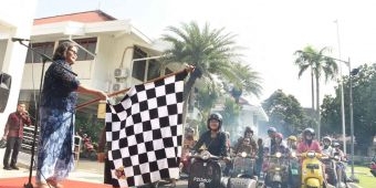 Pj Wali Kota Kediri Riding Vespa Bareng Puluhan Komunitas di Hari Kartini