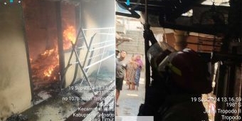 Rumah di Tropodo Waru Terbakar, Dua Mobil Damkar Dikerahkan