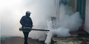 Cegah DBD, Dinkes Kota Batu Lakukan Fogging di Kelurahan Temas