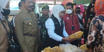 Gubernur Khofifah Pantau Harga Bahan Pokok di Pamekasan, Minta Wakil Bupati Koordinasi dengan Bulog