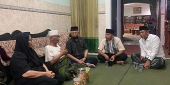 Lawat ke Rumah Duka, Pj Wali Kota Kediri Sampaikan Belasungkawa atas Berpulangnya Gus Lik