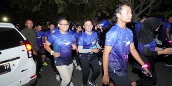 Pj Wali Kota Batu Hadir di Tengah Ribuan Pelari yang Meriahkan Dino Night Run Season 2 JTP Grup 